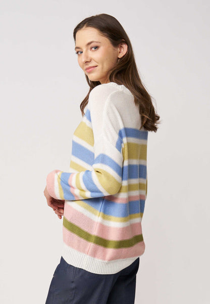 Pulli, Modell Gloria mit vielseitigem Streifenmuster in sanften Blau-, Gelb- und Rosatönen für einen entspannten Look