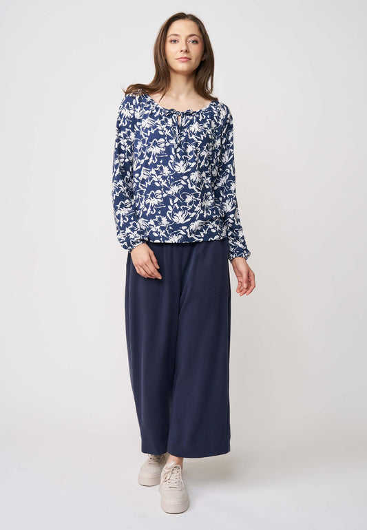 Blusenshirt, Modell Antonia mit langem Arm und floralem Muster in lockerem Schnitt für modernen Look