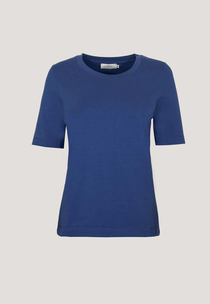 Shirt, Modell Vinnie in schlichtem Blau mit Rundhalsausschnitt und kurzen Ärmeln aus weichem, atmungsaktivem Material
