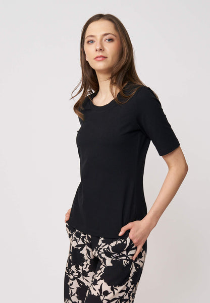 Shirt, Modell Vinnie in elegantem Schwarz mit halblangen Ärmeln und leicht elastischer, figurbetonter Passform