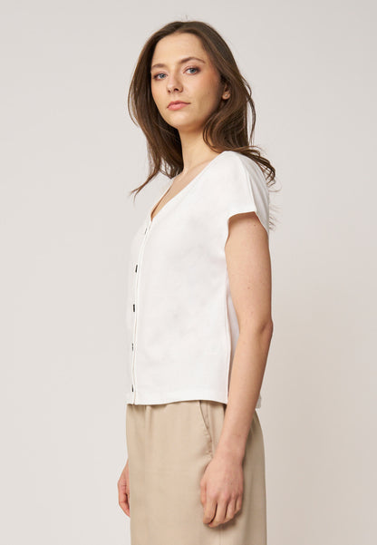 Shirt, Modell Edda in Weiß mit kurzen Ärmeln und dekorativer Knopfleiste für einen eleganten und klaren Look