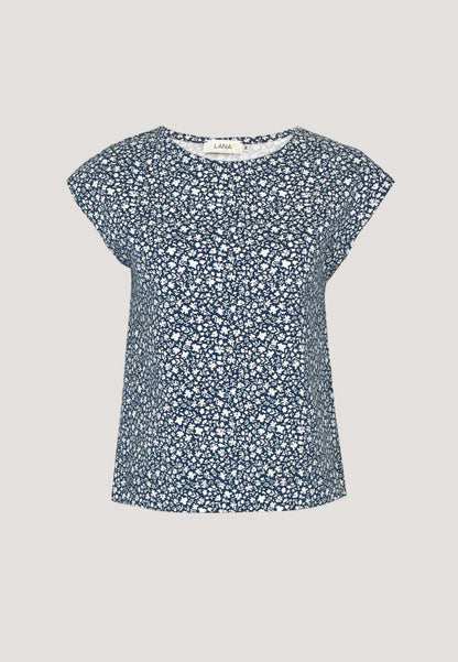 Shirt, Modell Kim mit blauem Blumenmuster, kurzem Ärmel und lockerem Schnitt aus leichtem, angenehmem Stoff