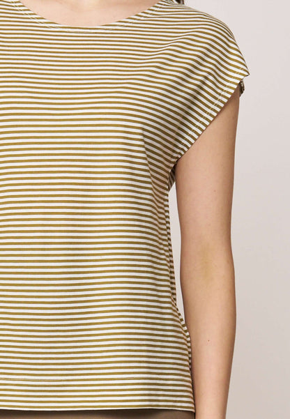 Shirt, Modell Kim mit feinem senffarbenen Streifenmuster, kurzem Ärmel und entspanntem Schnitt für lässigen Komfort