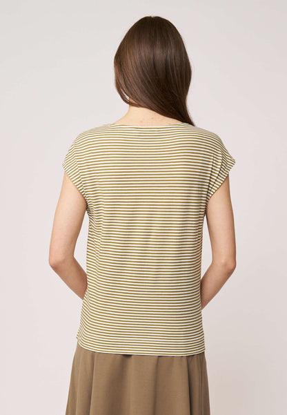 Shirt, Modell Kim mit feinem Streifenmuster in Grün und Weiß, kurzärmelig und locker geschnitten für angenehmen Tragekomfort