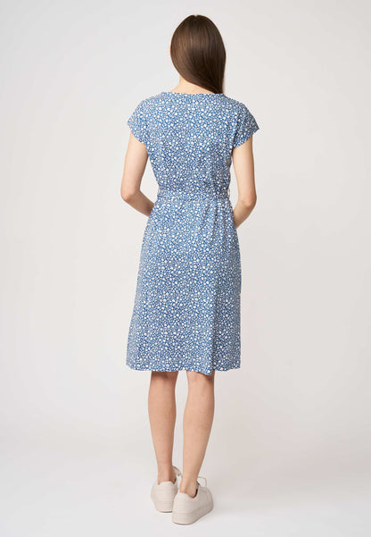 Kleid, Modell Cinthia mit blau-weißem Blumenmuster, kurzarm und lockerem Schnitt für bequemen Sommerstil