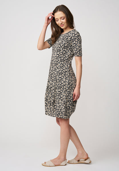 Kleid, Modell Miju mit floraler Musterung in zarten Farben, halblangen Ärmeln und locker fallender Silhouette für einen natürlichen Look