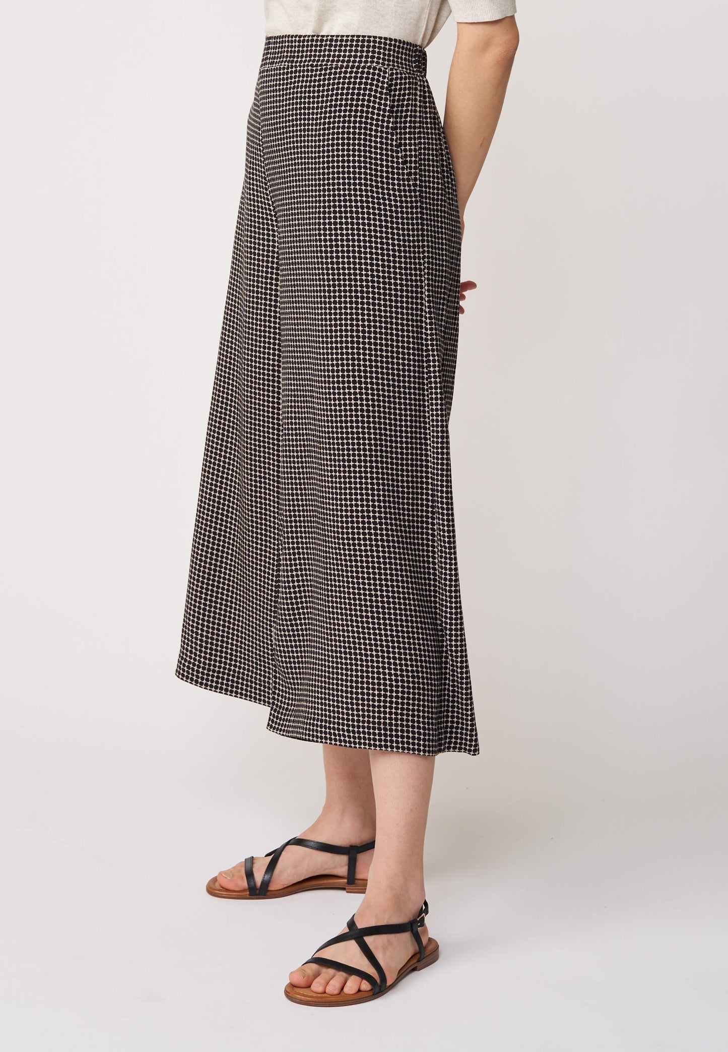 Hose, Modell Helena mit elegantem Hahnentrittmuster, weiter Schnitt und hoher Taille für stilvollen Komfort