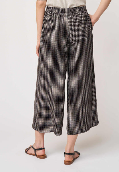 Hose, Modell Helena mit weitem Bein und elastischem Bund in dezenter Karooptik aus leichtem, fließendem Stoff