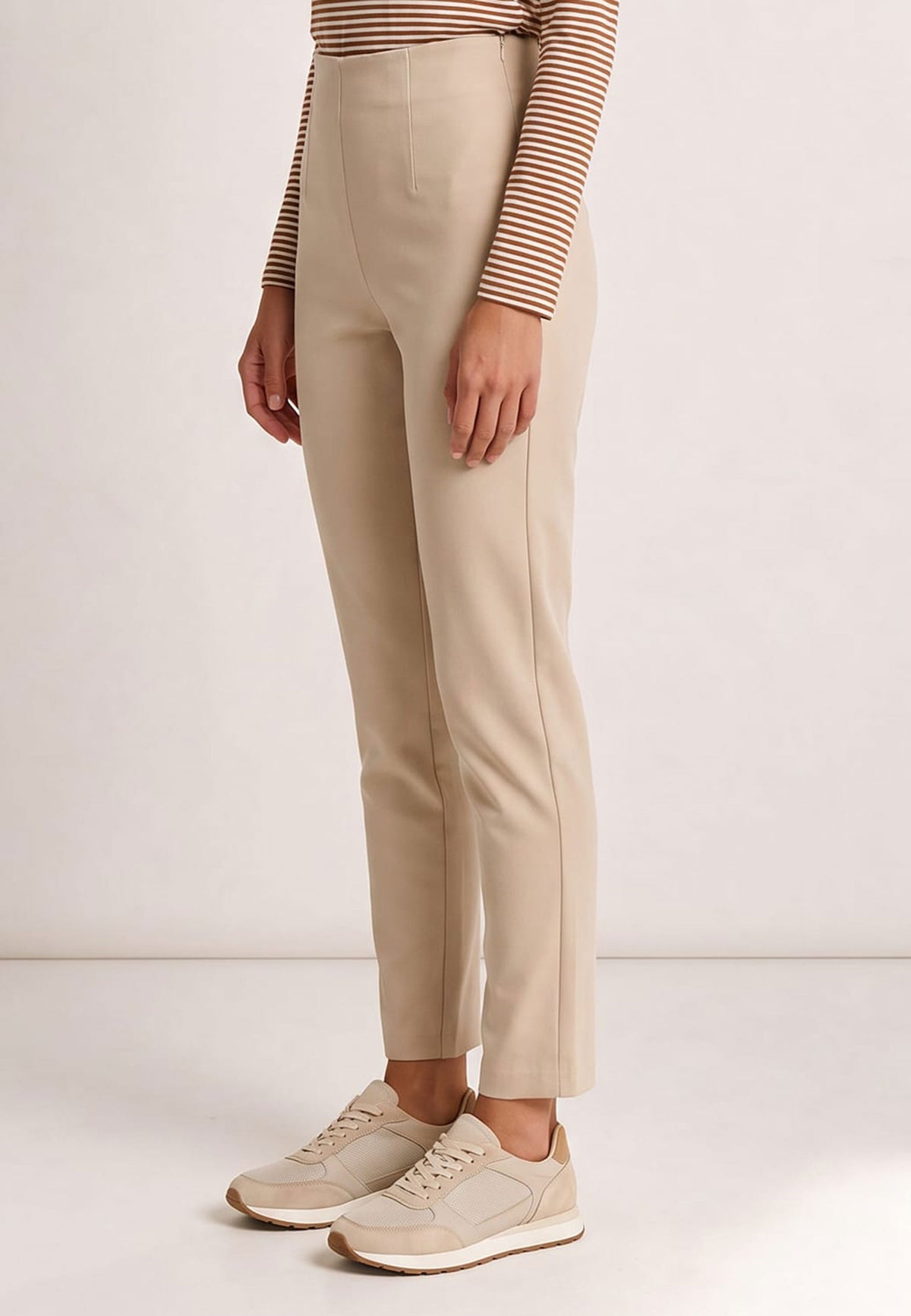 Hose, Modell Nola