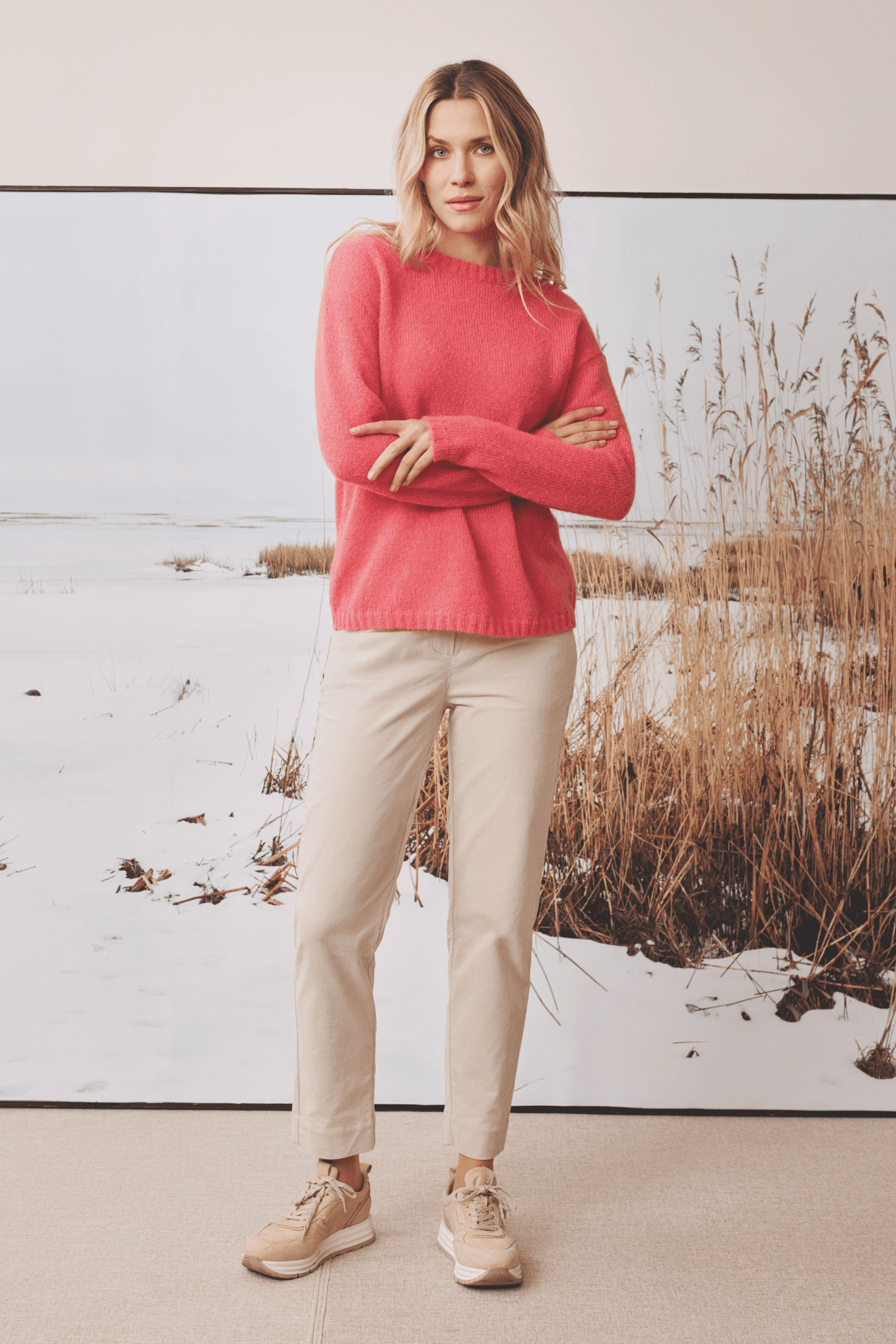 Pulli Modell Nikola korallrot gestrickt nachhaltiger Pullover aus Bio-Materialien fair produziert